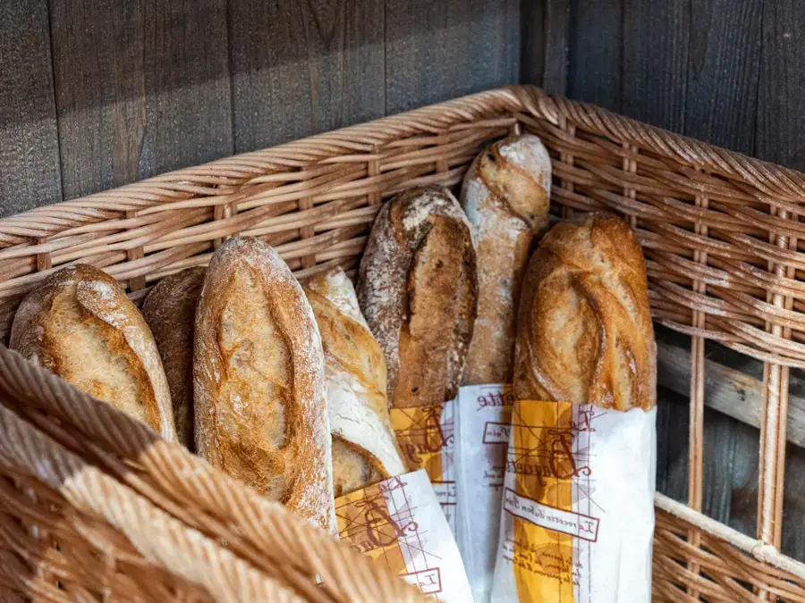 Dépôt de pain frais au Coccimarket de Beg Meil